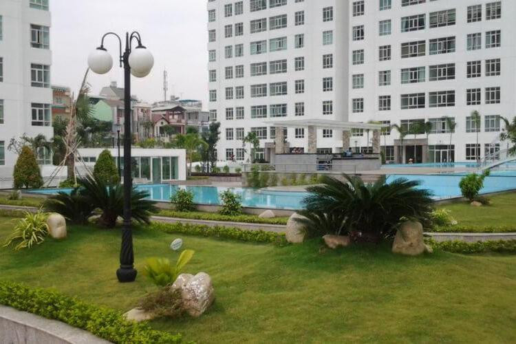 Không gian công viên cây xanh thư giãn tại chung cư Giai Việt Quận 8