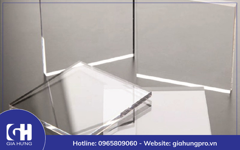 Tấm nhựa mica dẻo dai, dễ dàng uốn cong làm biển hiệu quảng cáo