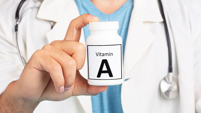 Cha mẹ nên tham khảo ý kiến của bác sĩ trước khi bổ sung vitamin A để đảm bảo an toàn