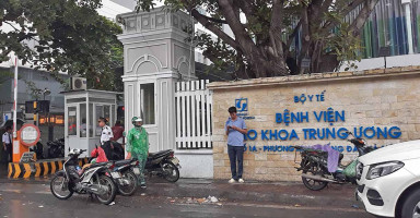 Cổng Bệnh viện Lão khoa Trung ương, lựa chọn tốt để khám đau đầu ở Hà Nội