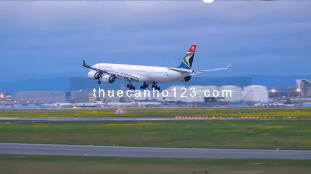 Hình ảnh minh họa về tác động của tiếng ồn máy bay đối với khu dân cư