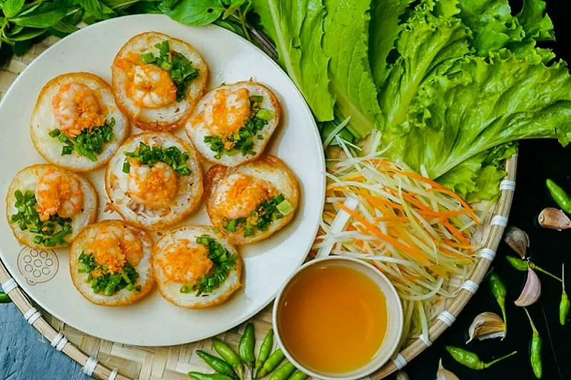 Bánh căn - một món ăn bình dị nhưng vô cùng hấp dẫn