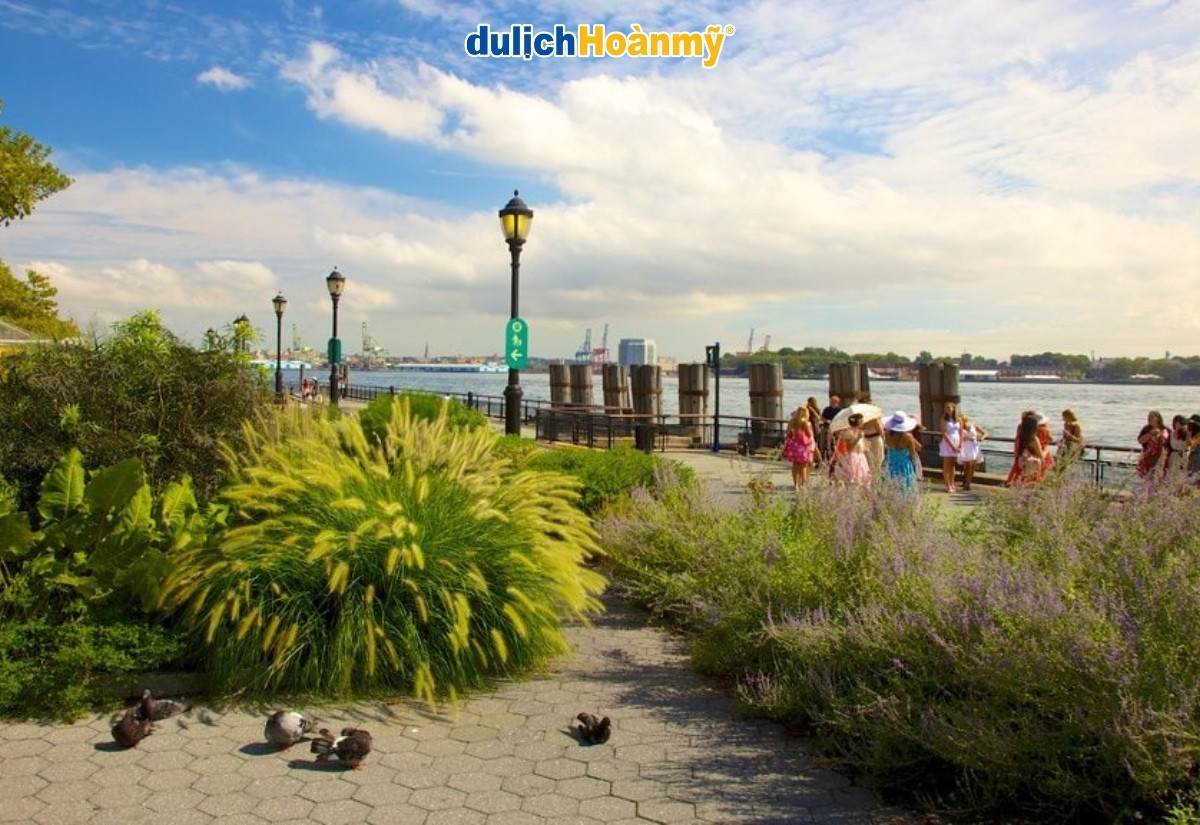 Chạy bộ, thư giãn bên bờ sông Hudson và chiêm ngưỡng tượng Nữ Thần Tự Do từ xa