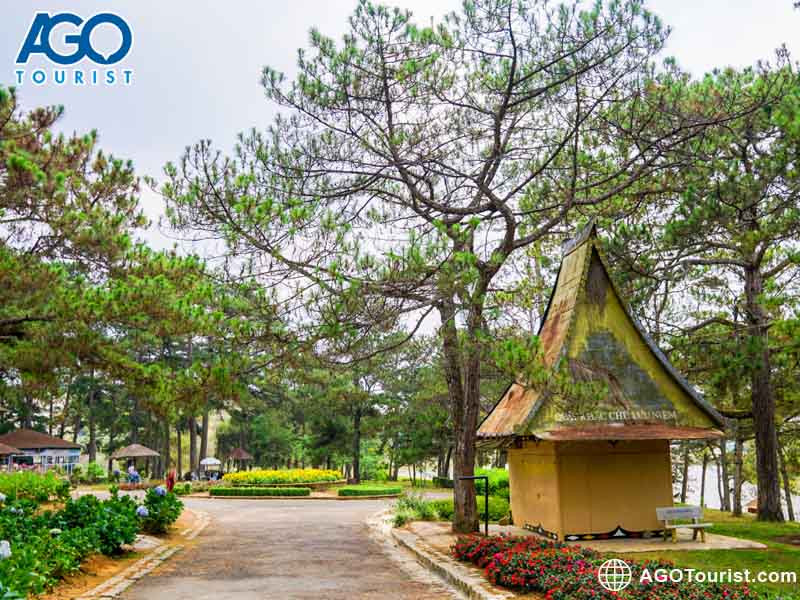 Du khách tận hưởng không gian trong lành với nhiều góc chụp ảnh đẹp tại hồ