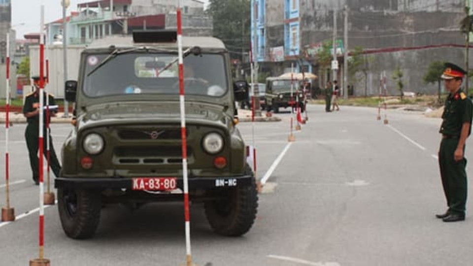 Hình ảnh minh họa về xe mang biển số màu đỏ của Bộ Quốc phòng