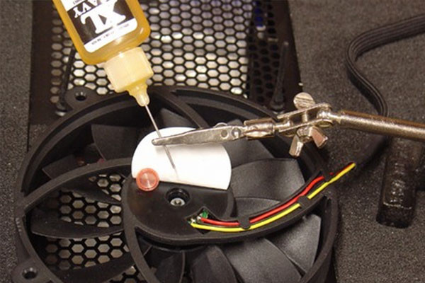 Hướng dẫn chi tiết các bước tra dầu vào trục quay của quạt