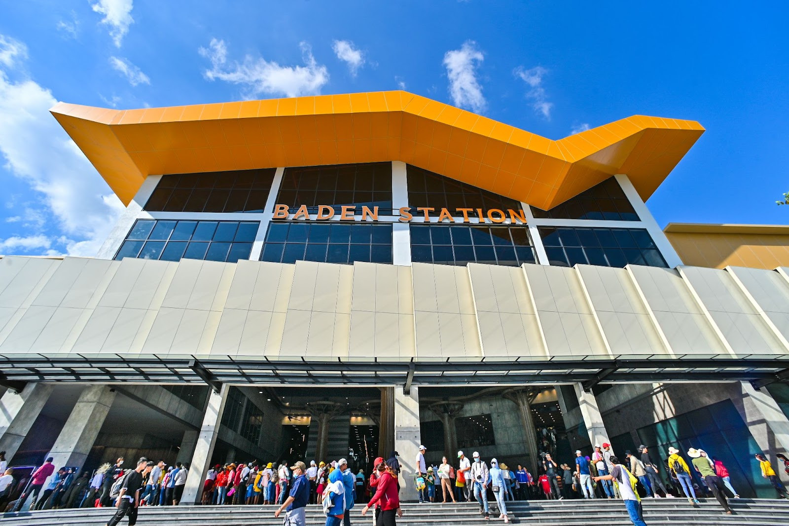 Toàn cảnh nhà ga Bà Đen – ga đi của hai tuyến cáp Vân Sơn và Chùa Hang