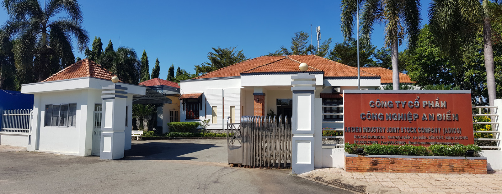 Bức ảnh thể hiện sự phát triển hạ tầng và nhà máy tại Khu Công nghiệp Rạch Bắp An Điền