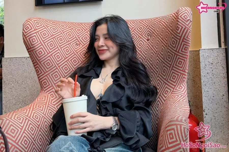 Chân dung Phạm Ngọc Linh vợ Huấn Hoa Hồng, hotgirl tài năng với vẻ đẹp tự nhiên