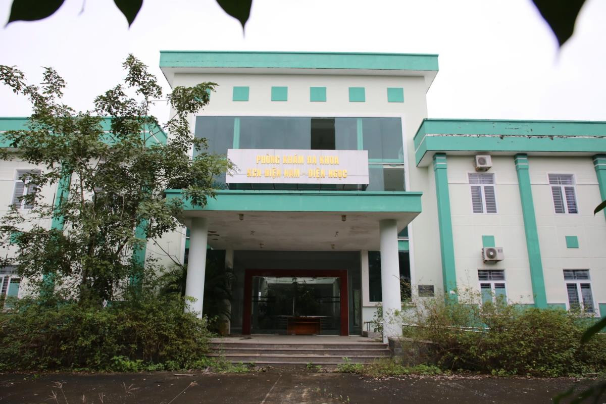Cơ sở y tế bỏ hoang tại ngã tư khu công nghiệp Điện Nam Điện Ngọc đang chờ chuyển đổi công năng
