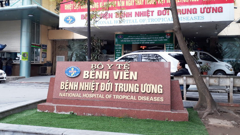 Cổng bệnh viện Bệnh nhiệt đới Trung ương