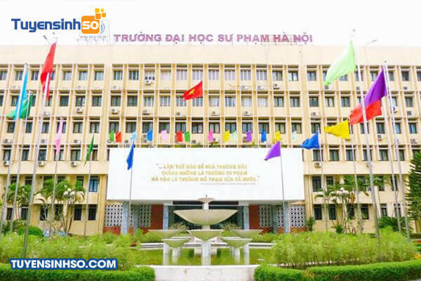 Cổng chính Đại học Sư phạm Hà Nội, một trong những trường đại học hàng đầu Việt Nam