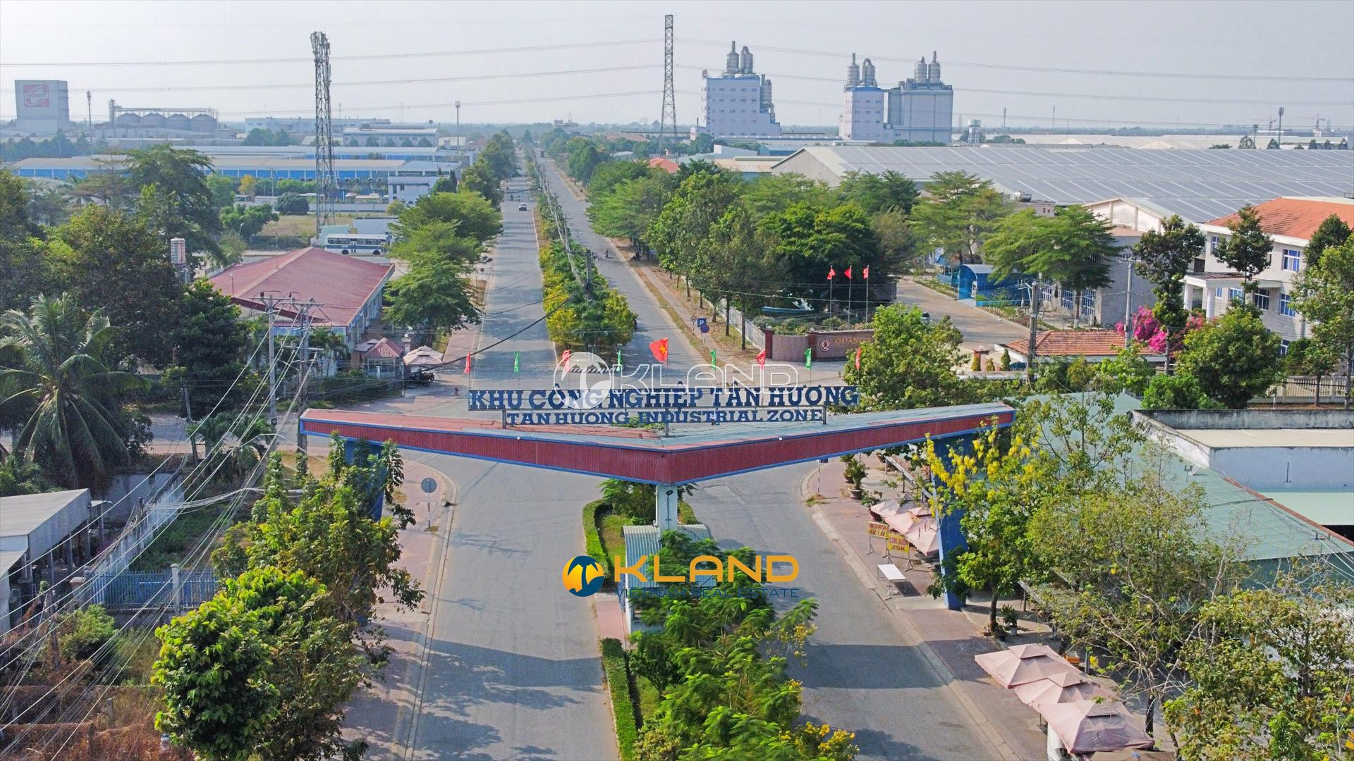 Cổng chính Khu công nghiệp Tân Hương