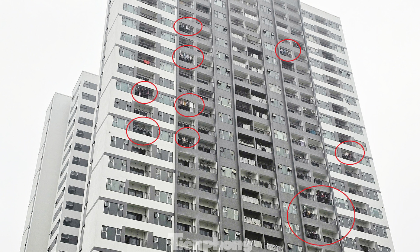 Dấu hiệu người dân đã dọn vào ở tại dự án chung cư Athena Complex Pháp Vân khi chưa đủ điều kiện pháp lý, tiềm ẩn rủi ro khi mua bán chung cư.