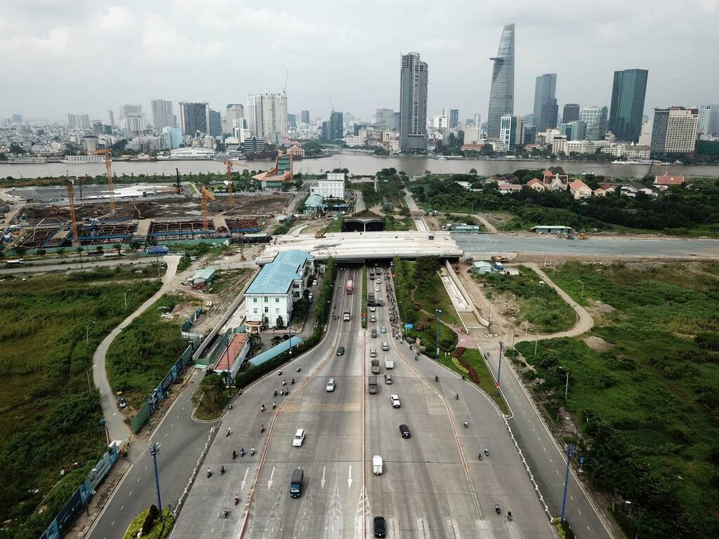 Đường hầm Thủ Thiêm với các làn xe lưu thông