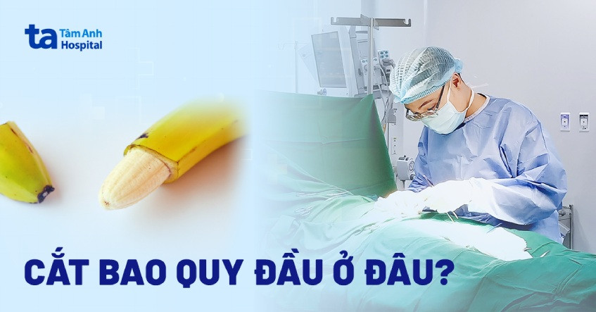 Hình ảnh phẫu thuật viên đang thực hiện cắt bao quy đầu trong phòng mổ hiện đại, minh họa quy trình an toàn.