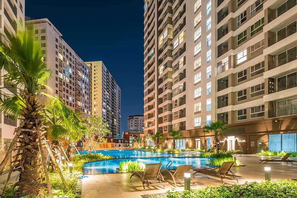 Hồ bơi tại căn hộ Golden Mansion