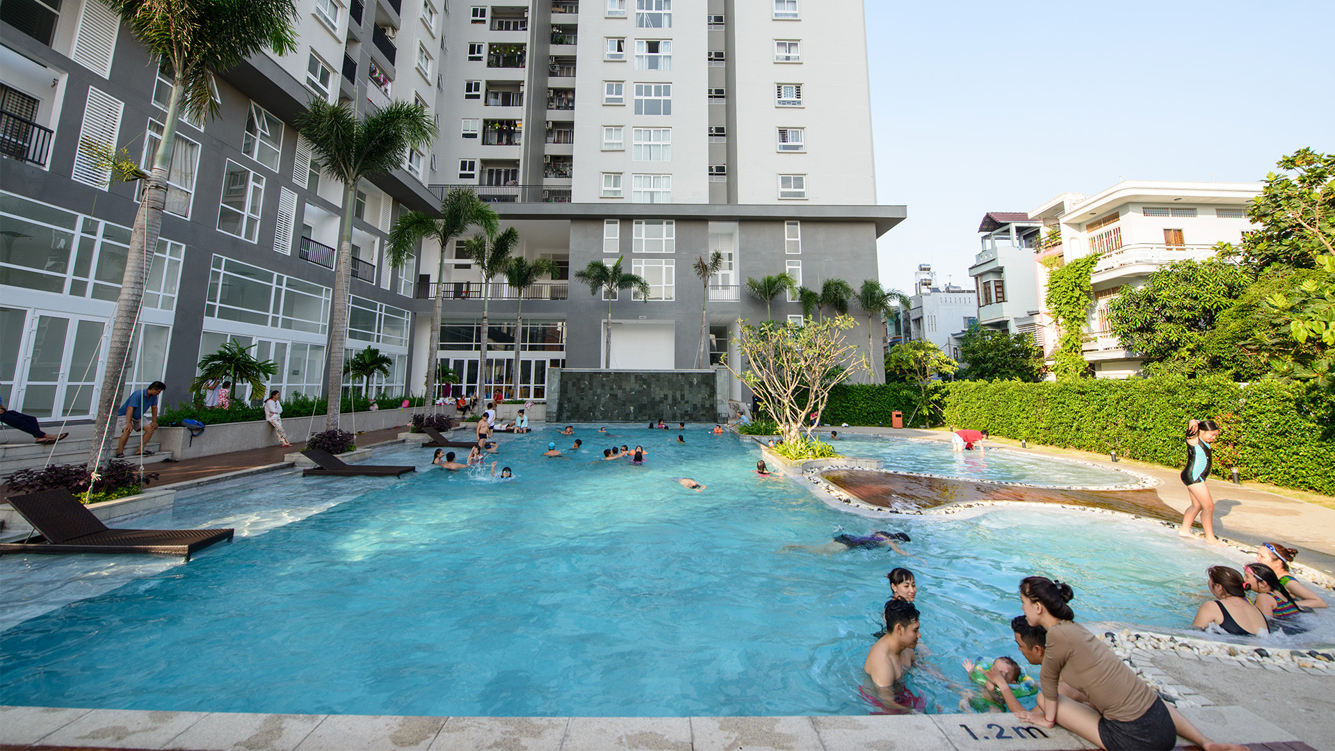 Hồ bơi tại chung cư The Garden Tân Phú