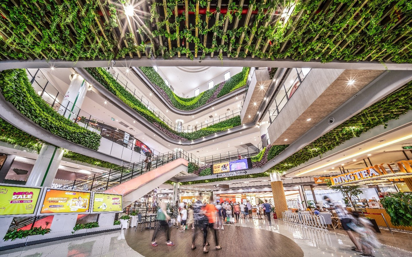 Khu vực mua sắm cao cấp bên trong trung tâm thương mại của dự án Sun Cầu Giấy