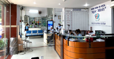 Khu vực tiếp đón bệnh nhân tại Phòng khám Đa khoa Ngọc Minh, một cơ sở y tế tư nhân có tiếng về khám gan.