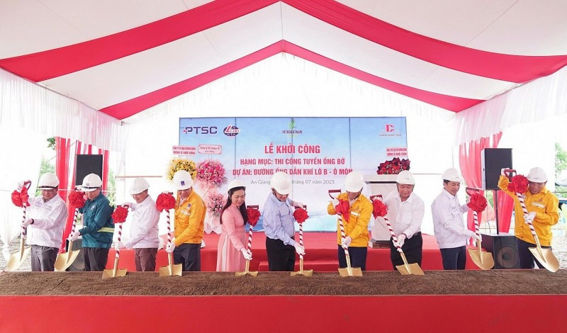 Nghi thức khởi công hạng mục tuyến ống trên bờ thuộc dự án đường ống dẫn khí Lô B - Ô Môn, đánh dấu bước tiến quan trọng.
