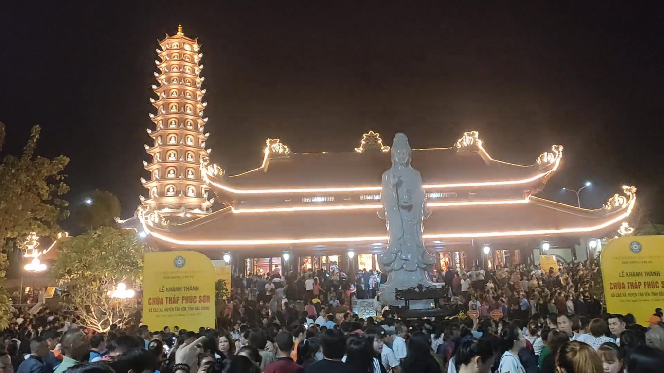 Quang cảnh toàn diện chùa Phúc Sơn Bắc Giang sau trùng tu, tọa lạc trên núi Phượng Hoàng, xã Cao Xá.