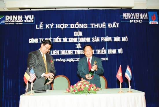 Thành lập Khu công nghiệp Đình Vũ, liên doanh giữa AIG, Rent-A-Port và chính quyền Hải Phòng