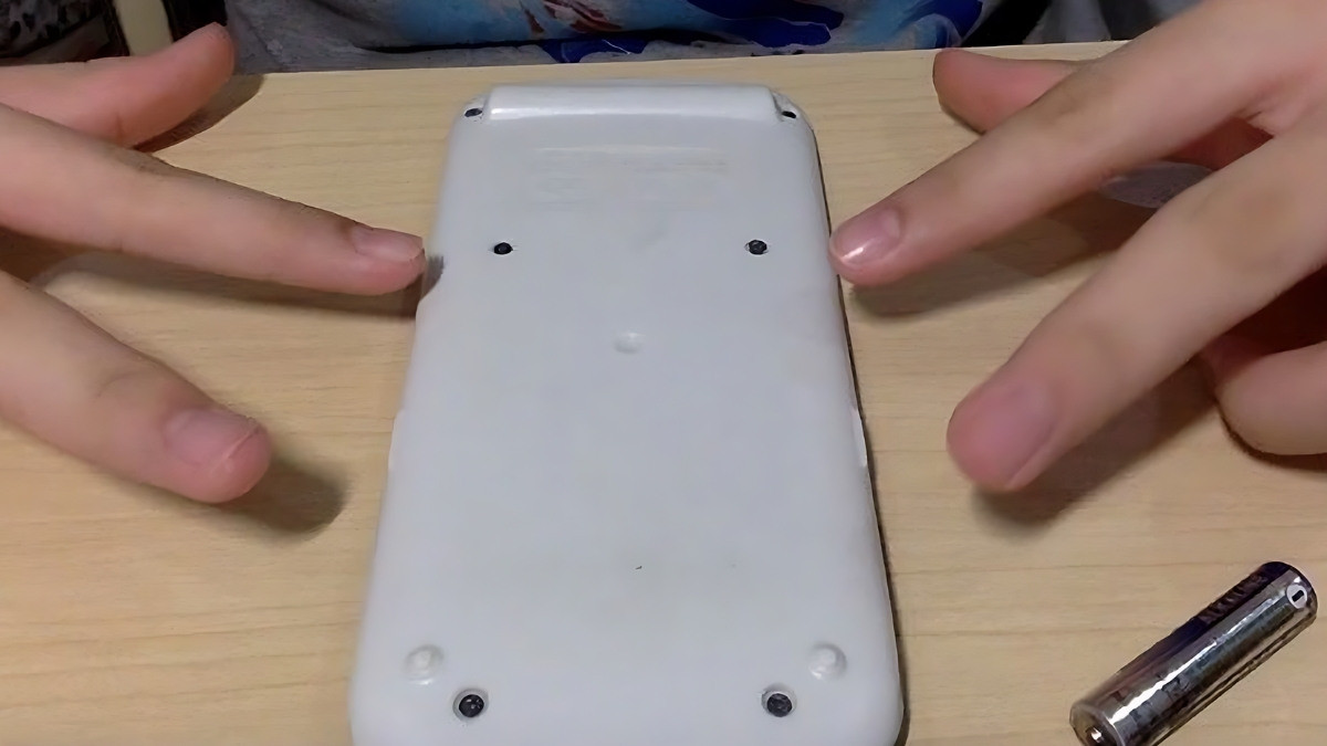 Nơi Thay Pin Máy Tính Casio Đảm Bảo Chất Lượng và Nhanh Chóng Tháo ốc nắp lưng máy tính Casio 580VNX để thay pin