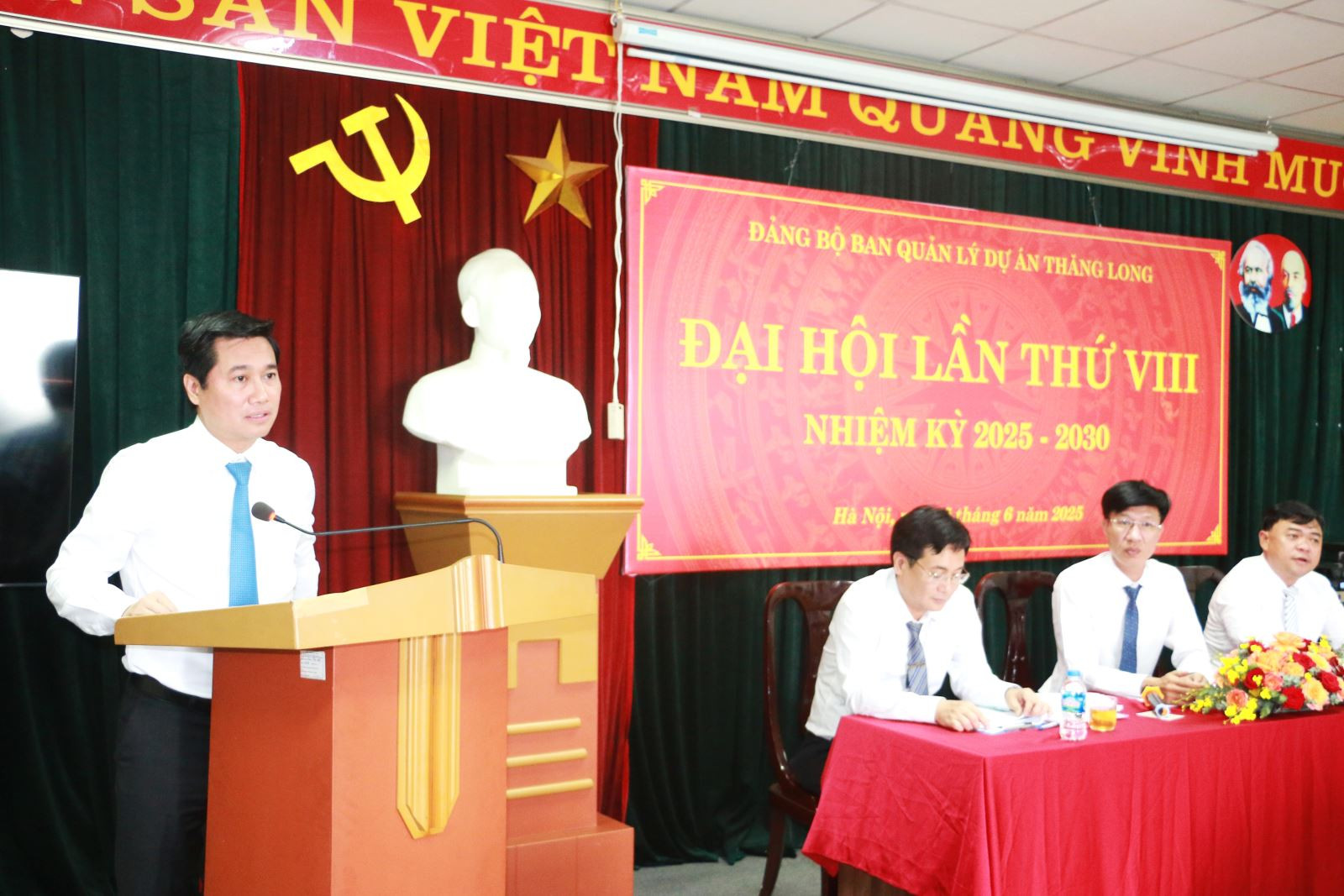 Thứ trưởng Nguyễn Tường Văn phát biểu tại Đại hội Đảng bộ Ban Quản lý dự án Thăng Long