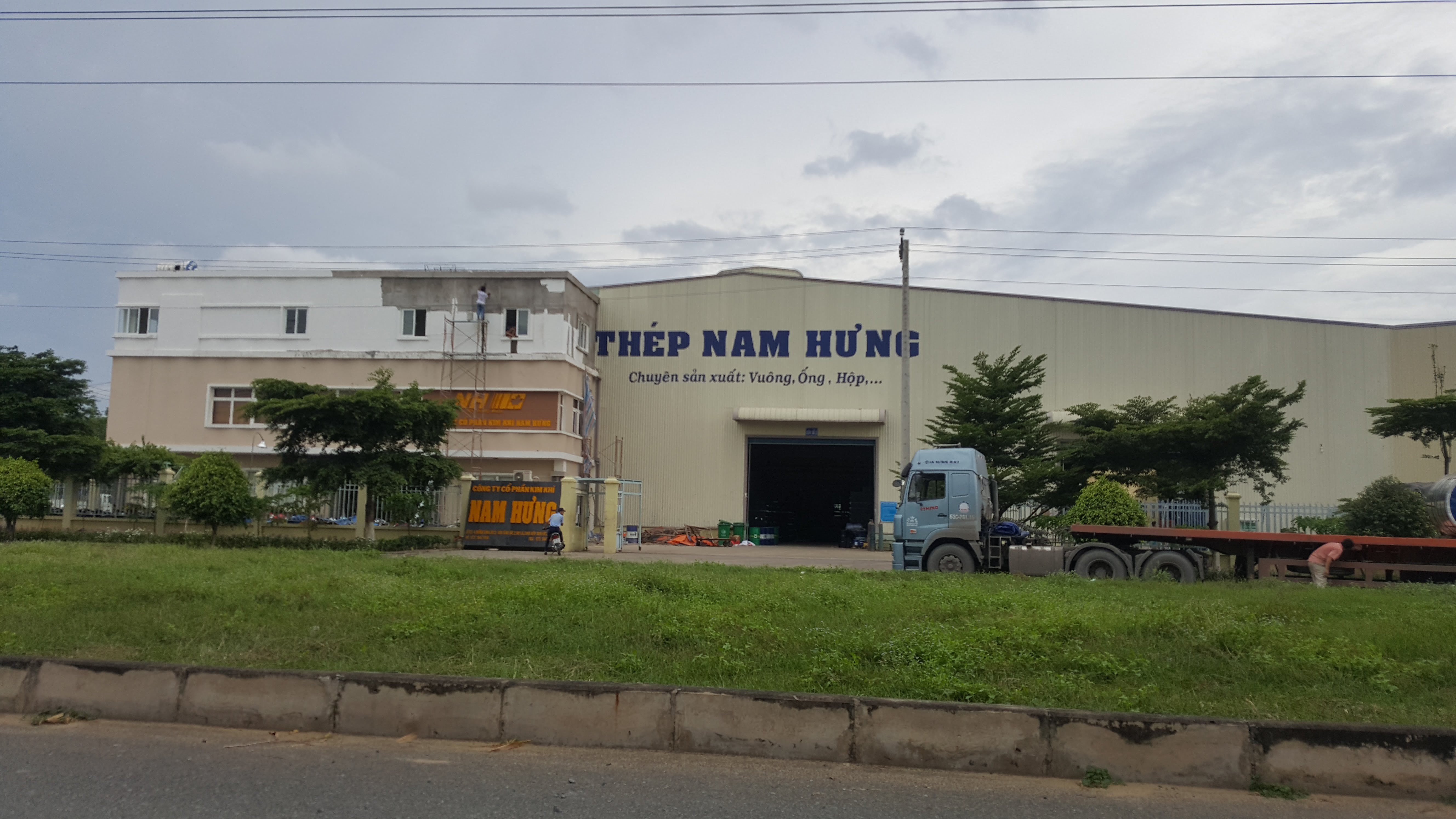 Toàn cảnh nhà máy sản xuất trong Khu công nghiệp Vĩnh Lộc 2, minh họa hoạt động sản xuất