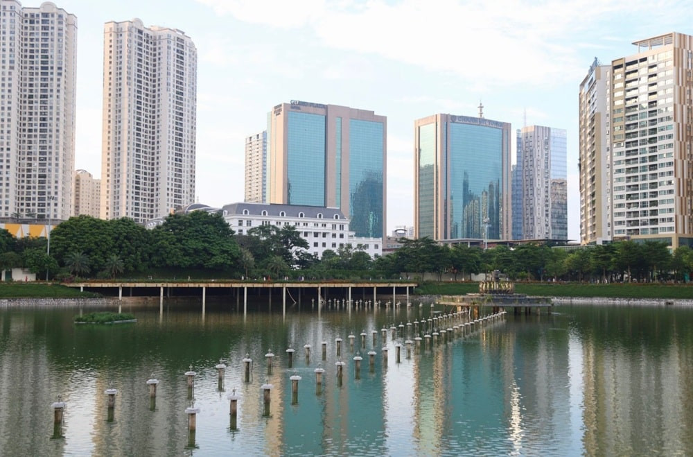 Tổng quan công viên Thanh Xuân với hồ điều hòa và cây xanh