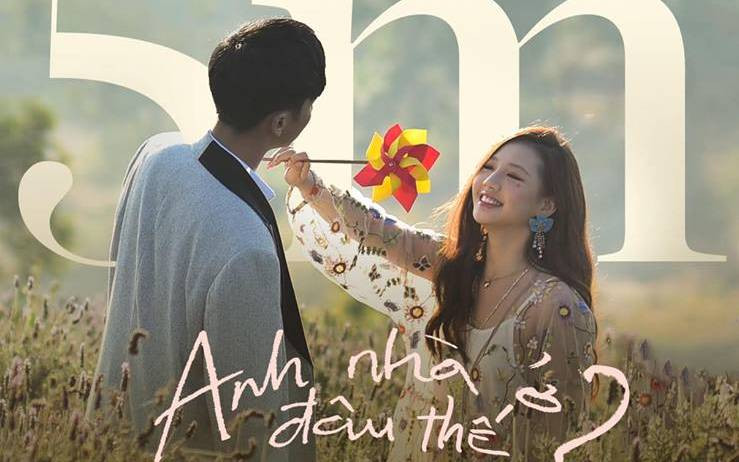 AMEE và B Ray, hai nghệ sĩ trẻ thể hiện ca khúc Anh nhà ở đâu thế, đại diện cho thế hệ Gen Z với ước mơ về ngôi nhà riêng.