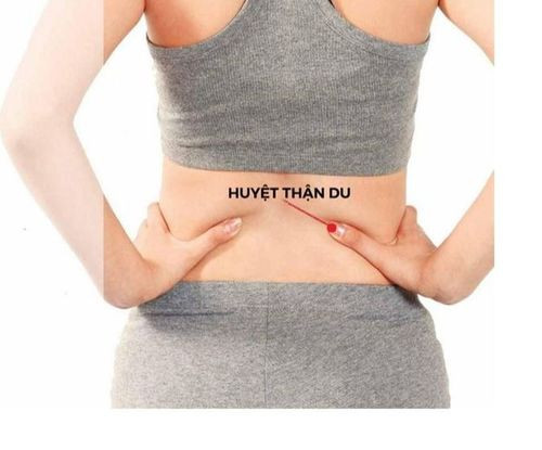 Bấm huyệt Thận Du giúp điều hòa khí huyết, làm săn chắc vùng thắt lưng