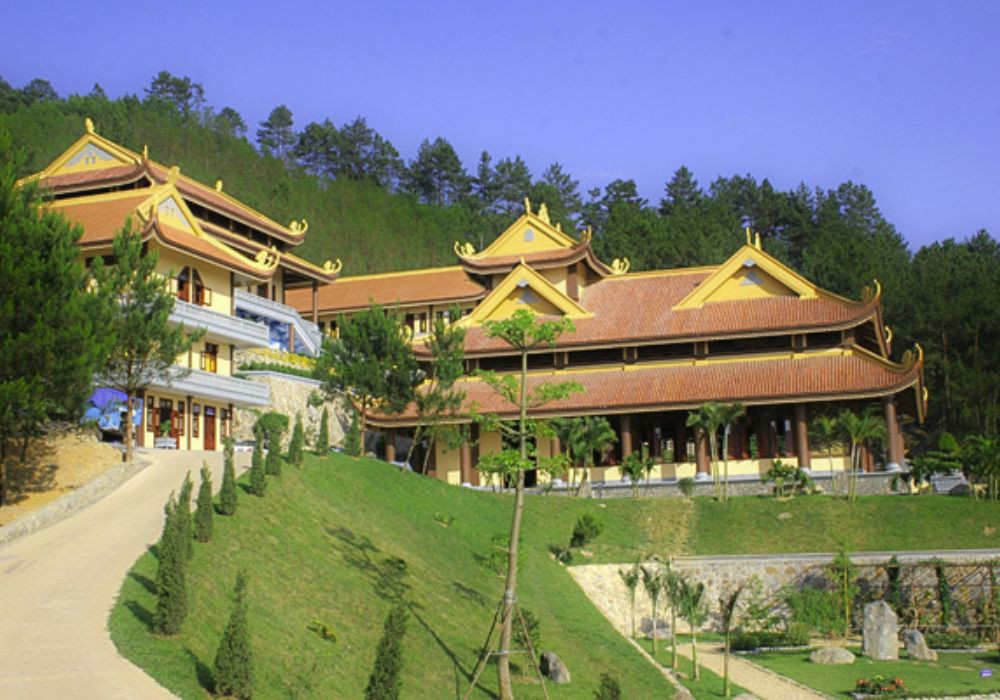 Chùa Tây Thiên hùng vĩ giữa cảnh quan núi rừng Tam Đảo