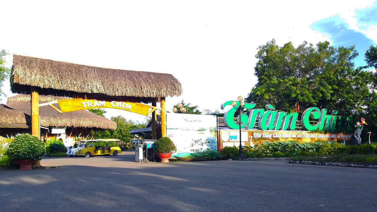 Cổng chào Vườn Quốc gia Tràm Chim Tam Nông