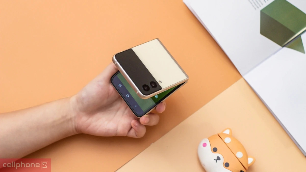 Đánh giá cẩn thận ngoại hình điện thoại cũ để xác định giá bán hợp lý