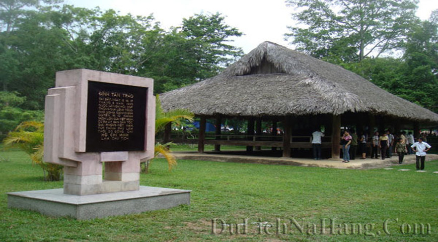 Đền thờ tại Dinh Tân Trào