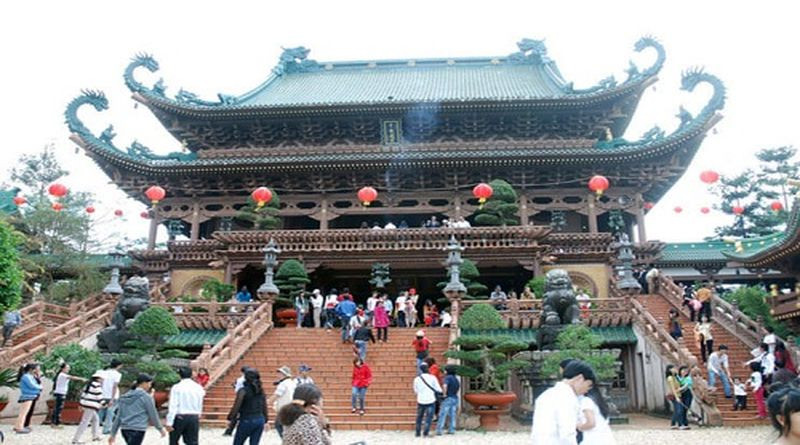 Chùa Hương Ở Đâu Hà Nội? Khám Phá Địa Điểm Linh Thiêng den-trinh