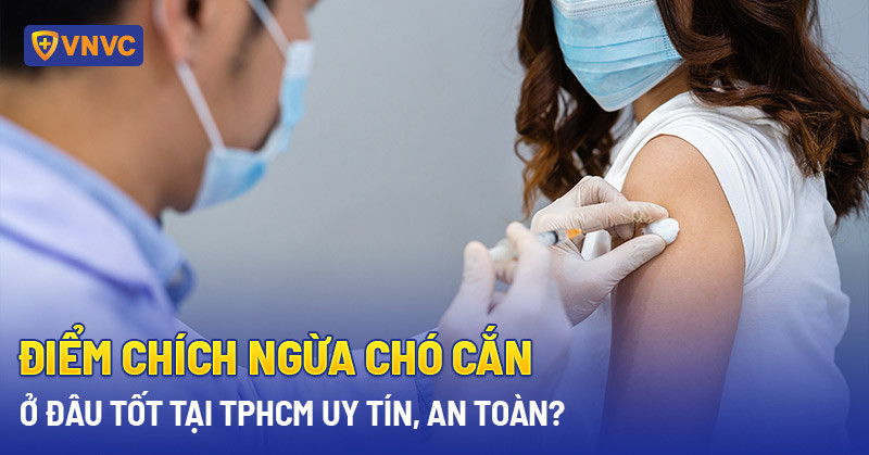 Hình ảnh người dân tiêm phòng vắc xin dại tại trung tâm y tế, mô tả địa điểm chích ngừa chó cắn ở TPHCM.