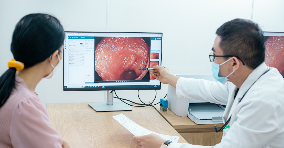 Khách hàng thăm khám, nội soi tiêu hóa tại Doctor Check