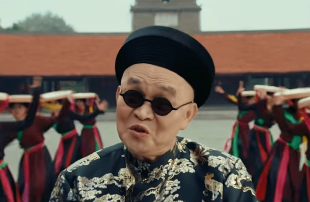 Nghệ sĩ Xuân Hinh gây sốt với màn "bắn rap" trong MV "Bắc Bling"