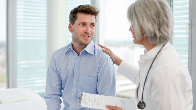 Trước khi đi khám, cần chuẩn bị tâm lý để trao đổi thẳng thắng với bác sĩ