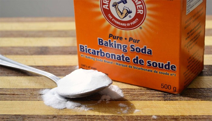 Baking soda đóng gói trên kệ siêu thị