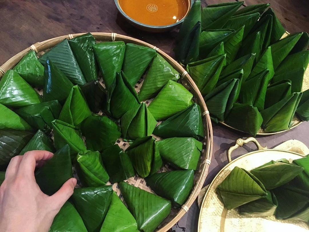 Bánh ít lá gai đặc sản Bình Định gói lá chuối xanh