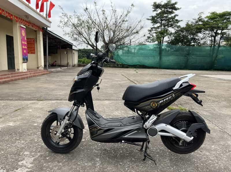 Các yếu tố ảnh hưởng đến tốc độ của xe điện, bao gồm công suất động cơ và bộ điều khiển IC