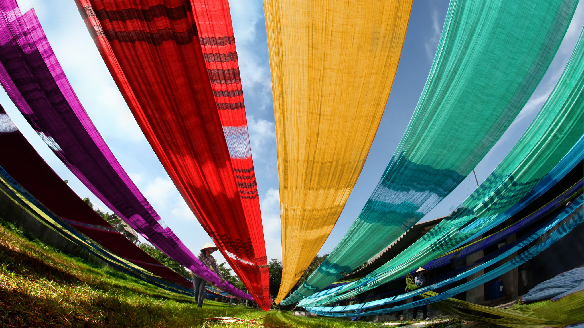 Cảnh quan làng lụa Vạn Phúc và những ngôi nhà cổ kính