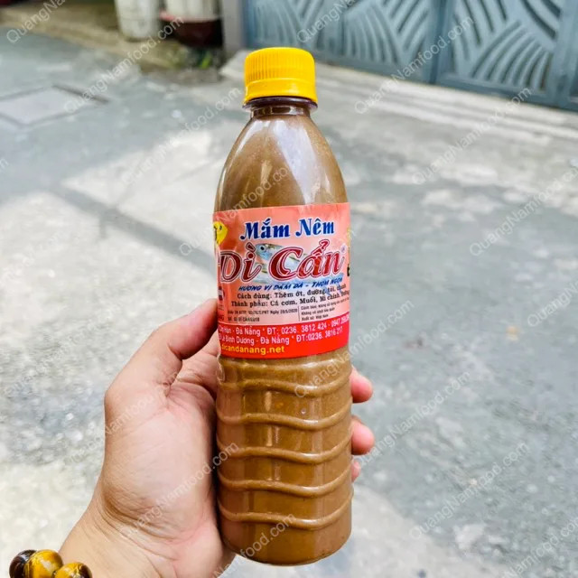 Chai mắm nêm Dì Cẩn 500ml nguyên chất, sẵn sàng phục vụ thực khách tìm mua mắm nêm Dì Cẩn