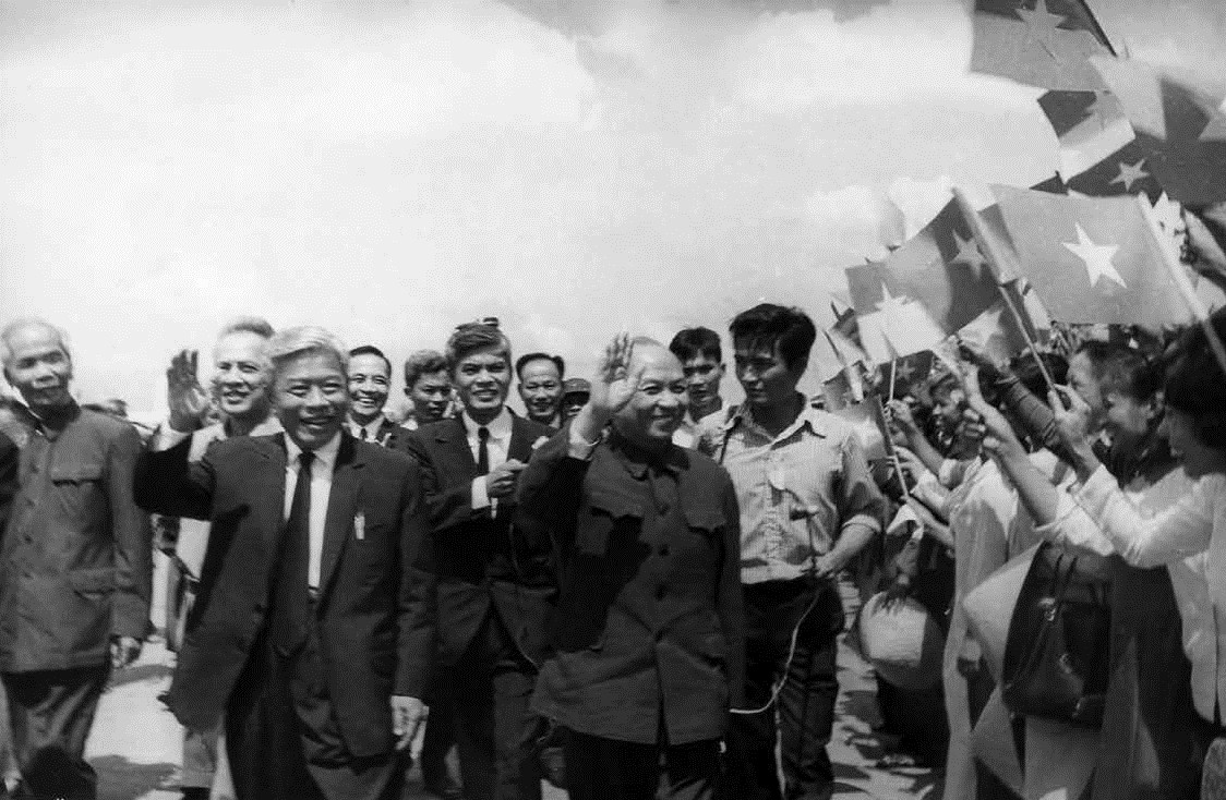 Chủ tịch Quốc hội Trường Chinh dự Hội nghị Hiệp thương Chính trị thống nhất Tổ quốc ở Sài Gòn