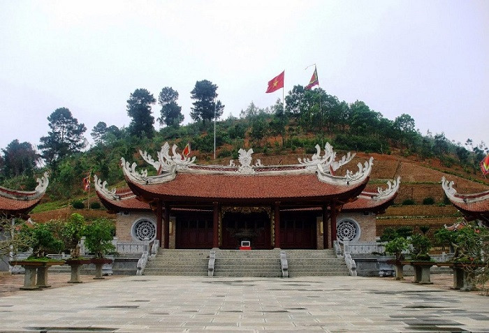 Cổng Đền Mẫu Âu Cơ Hạ Hòa Phú Thọ