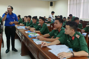 Cựu chiến binh tìm hiểu về thẻ học nghề quân đội